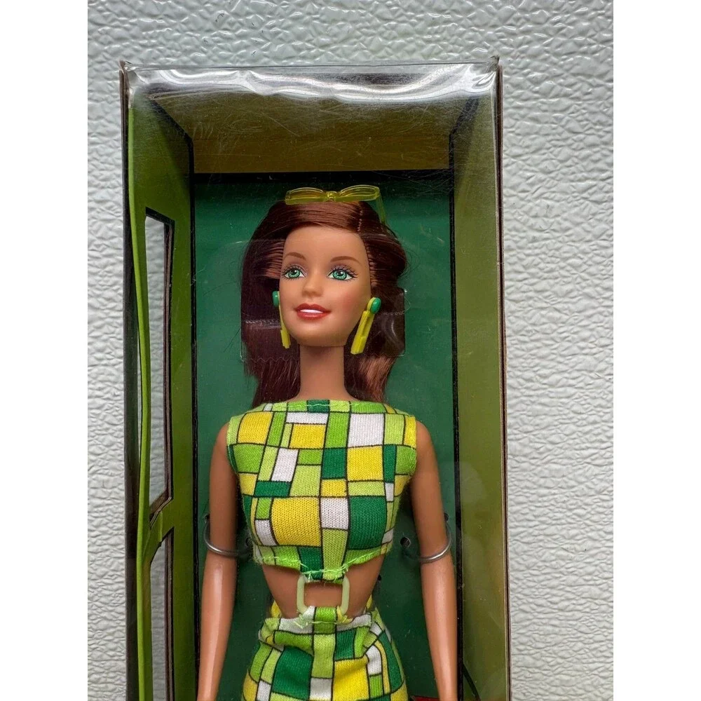 Vtg 2000 Mattel Barbie Doll Hip 2 Be Square Green Dress NIB